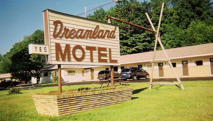 Dreamland Motel - From Trip Advisor (newer photo)